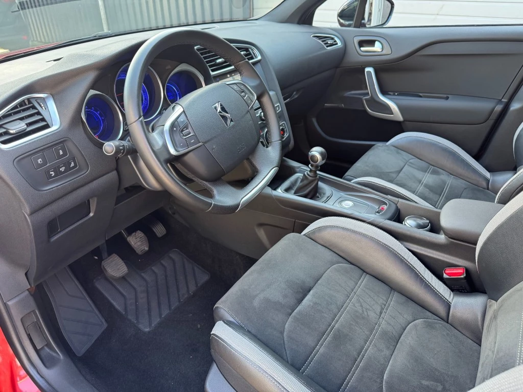 Hoofdafbeelding DS DS 4