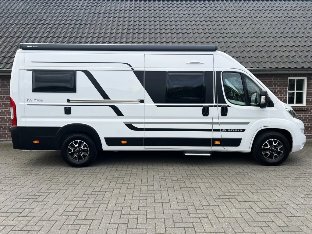 Hoofdafbeelding Adria Twin Axess 640 Sl