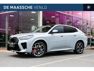 Hoofdafbeelding BMW iX2 BMW iX2 eDrive20 High Executive M Sport / Panoramadak / Trekhaak / M Sportstoelen / Head-Up / Adaptieve LED / Parking Assistant Plus / M Adaptief onderstel