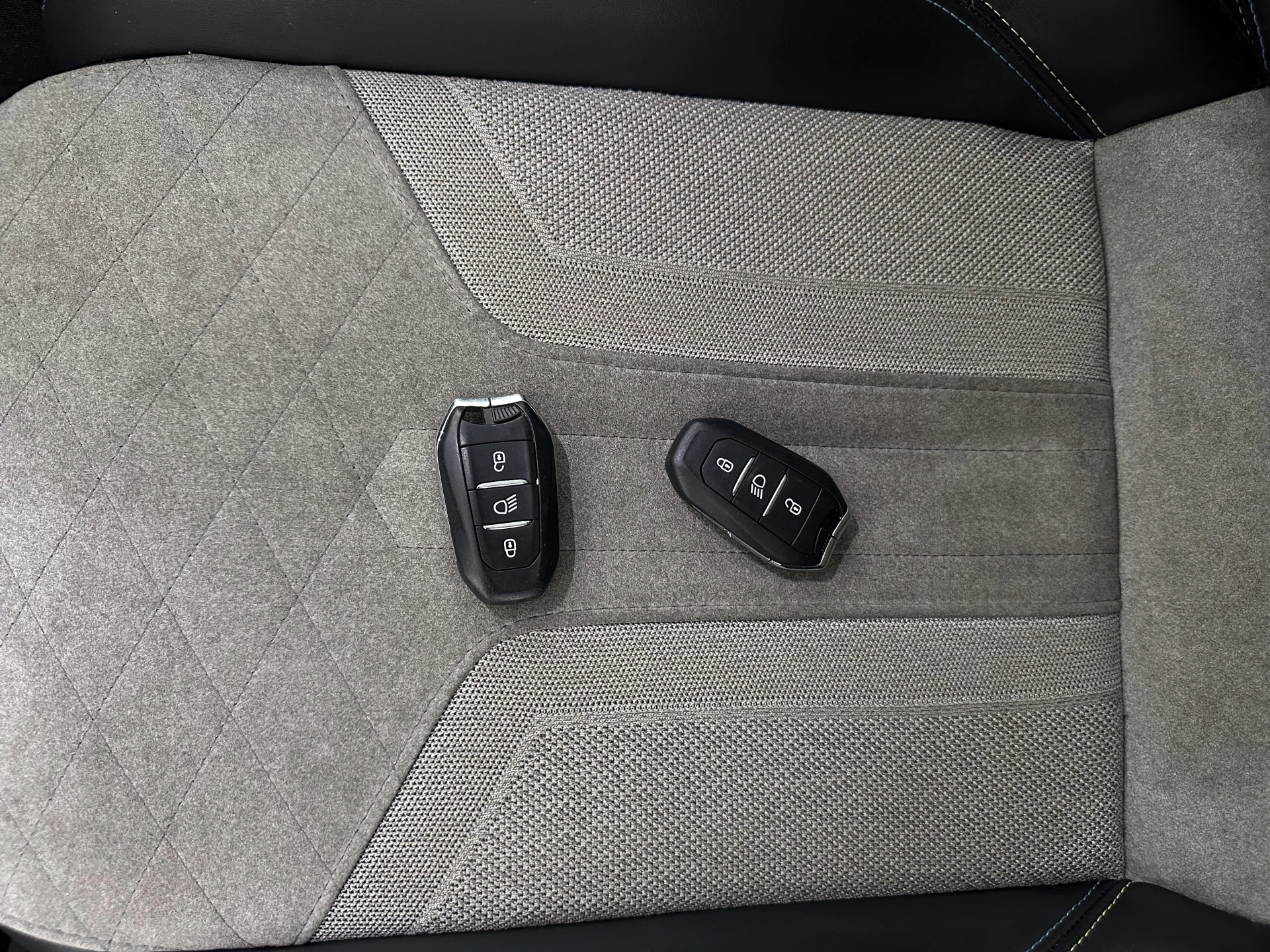 Hoofdafbeelding Peugeot e-208