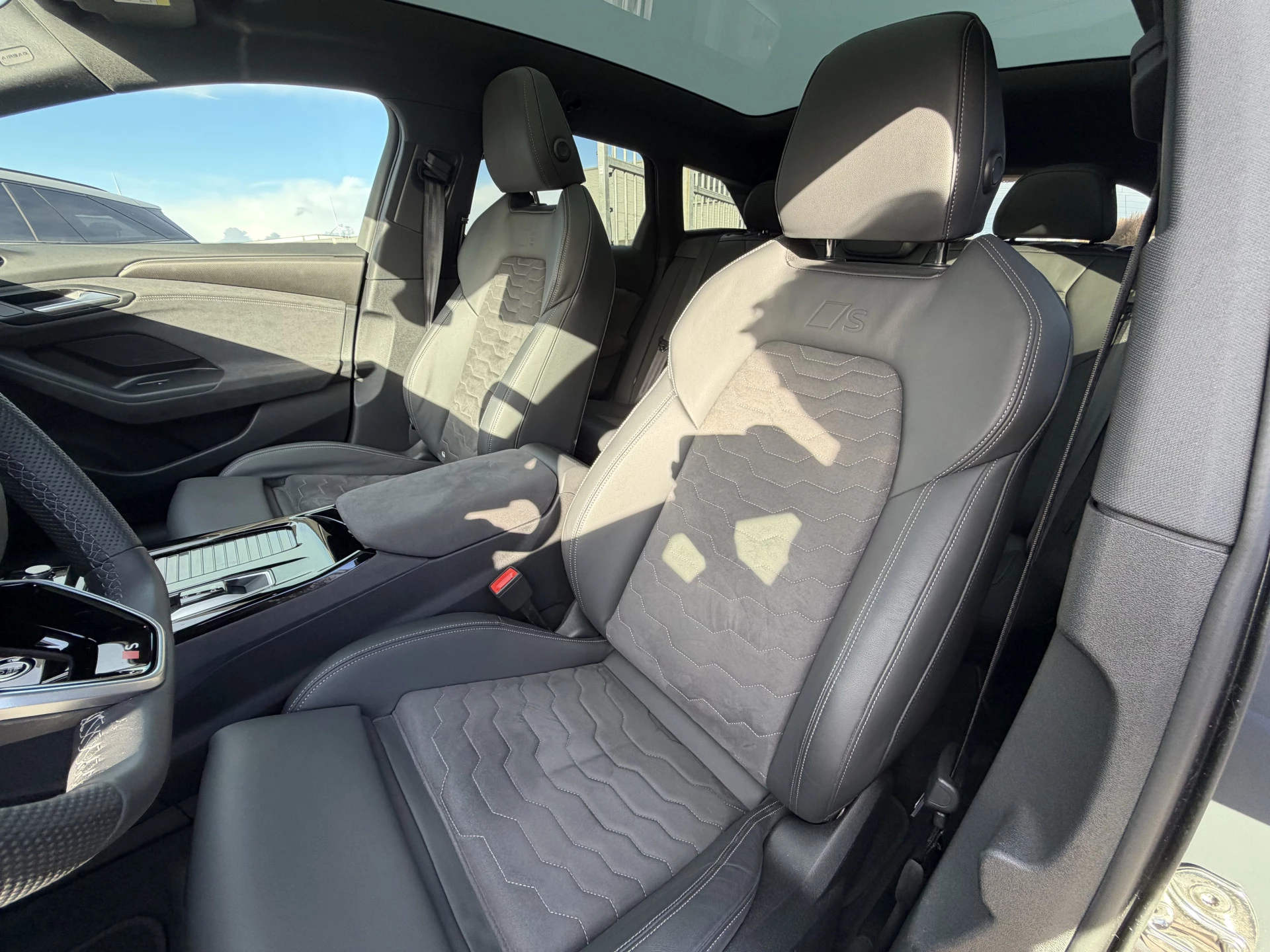 Hoofdafbeelding Audi A6 Avant e-tron