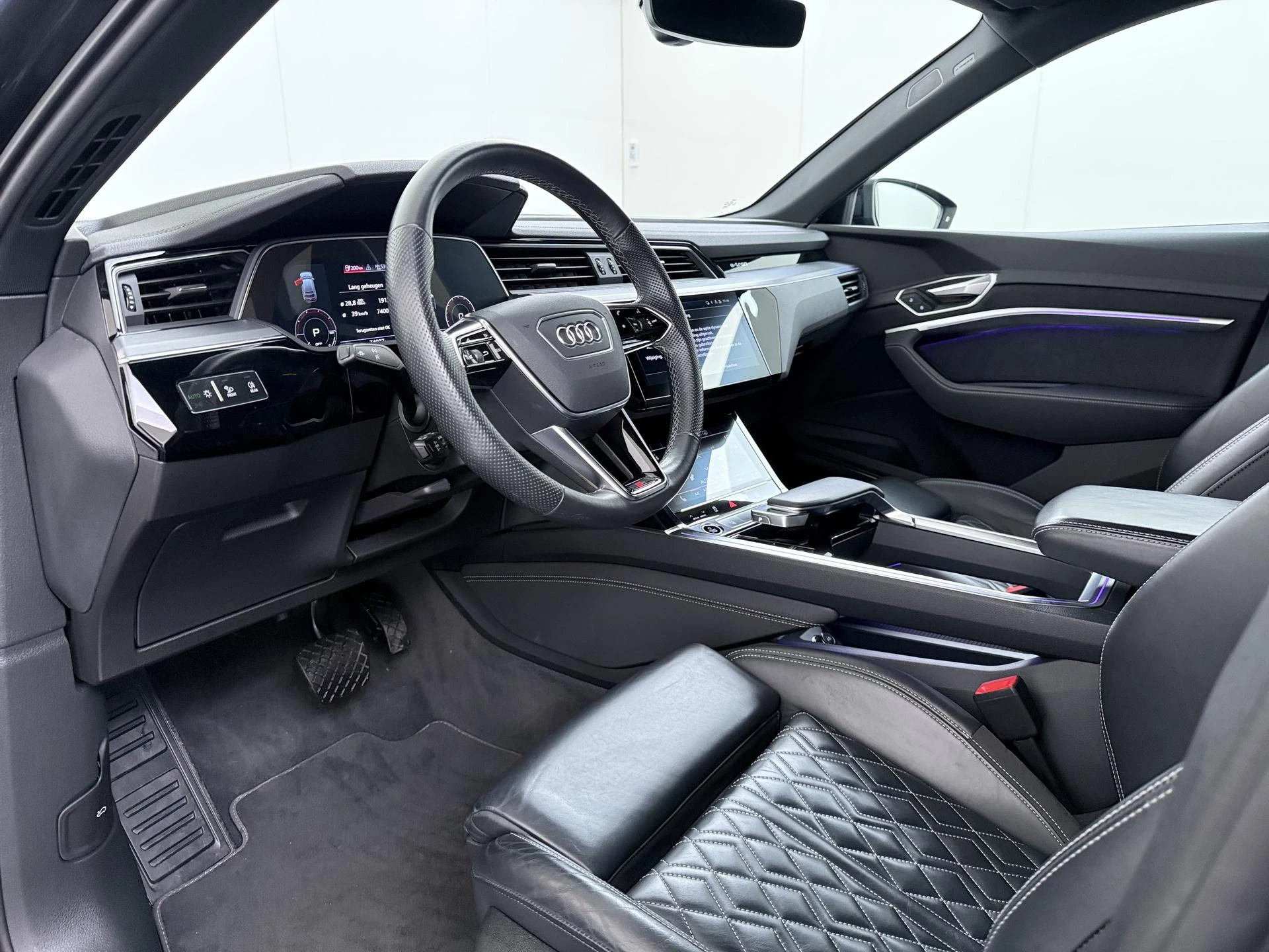 Hoofdafbeelding Audi e-tron