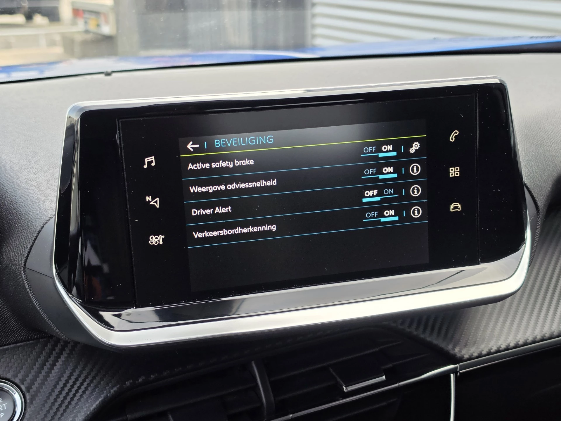 Hoofdafbeelding Peugeot e-2008