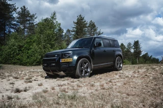 Land Rover Defender P400E XS