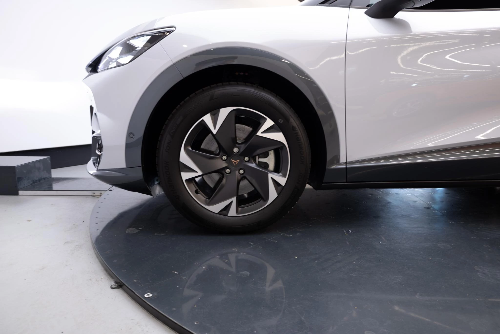 Hoofdafbeelding CUPRA Tavascan