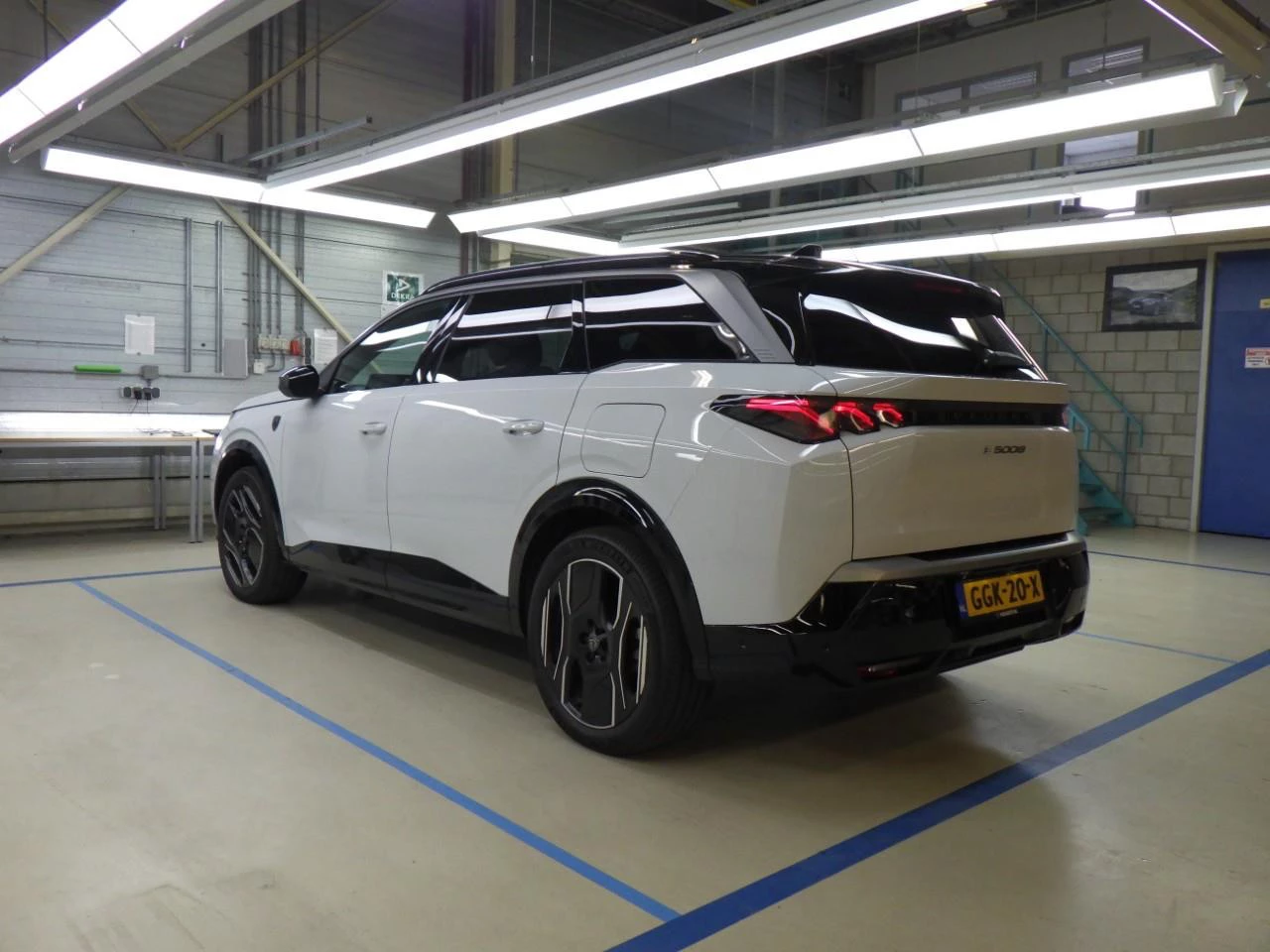 Hoofdafbeelding Peugeot e-5008