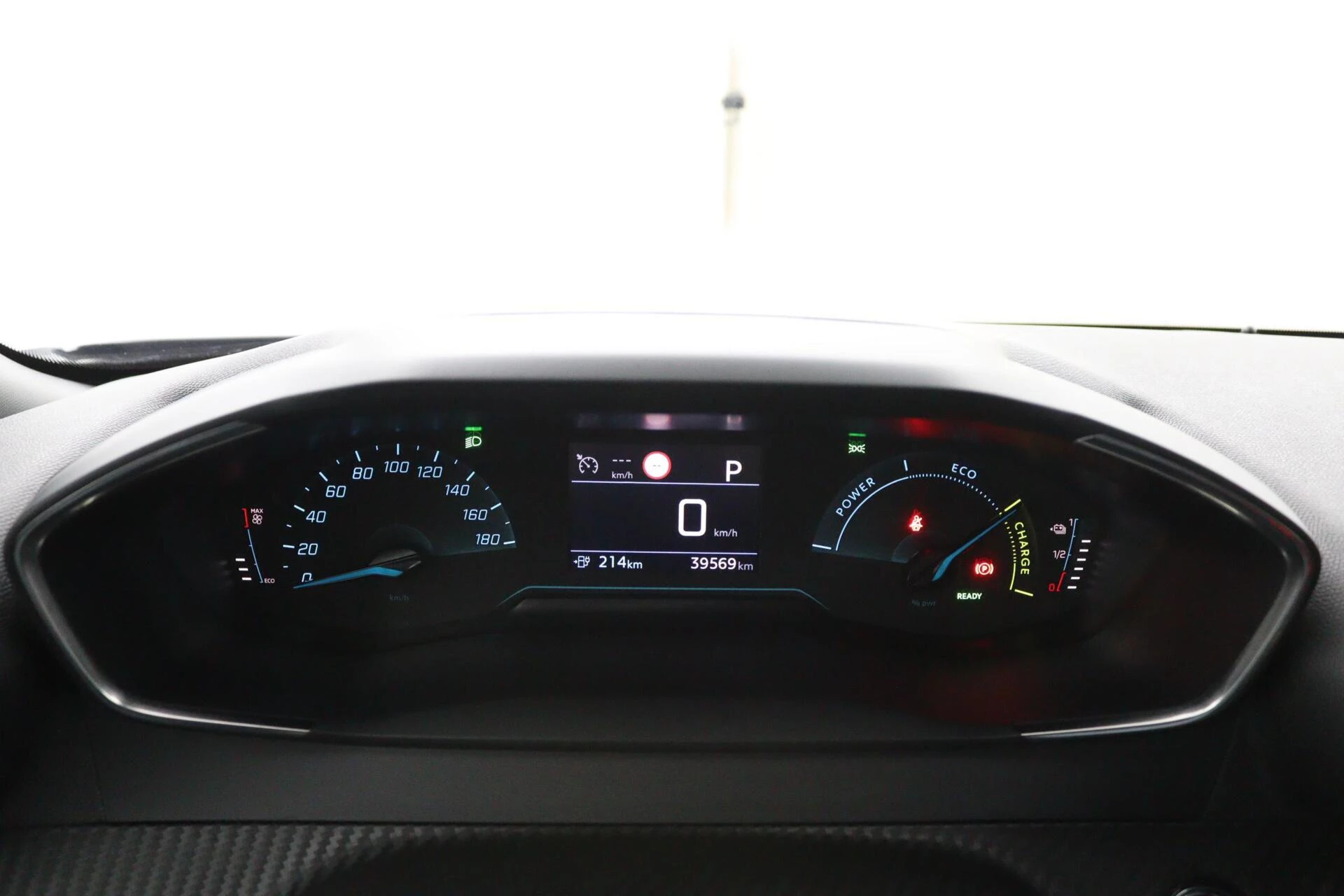 Hoofdafbeelding Peugeot e-2008