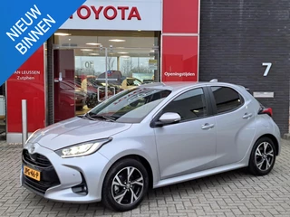 Toyota Yaris 1.5 Hybrid 115 First Edition PDC VOOR EN ACHTER STUUR EN STOELVERWARMING ADAPTIVE CRUISE CAMERA