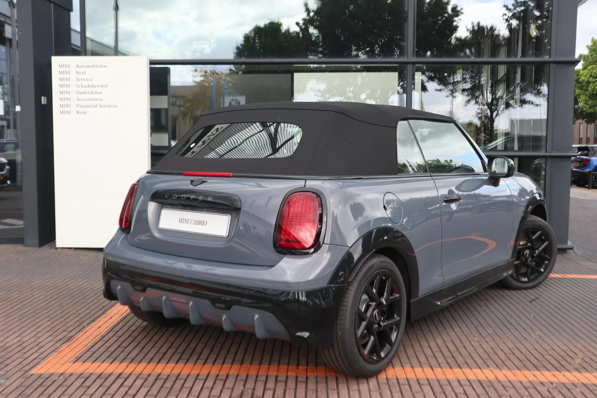 Hoofdafbeelding MINI Cabrio
