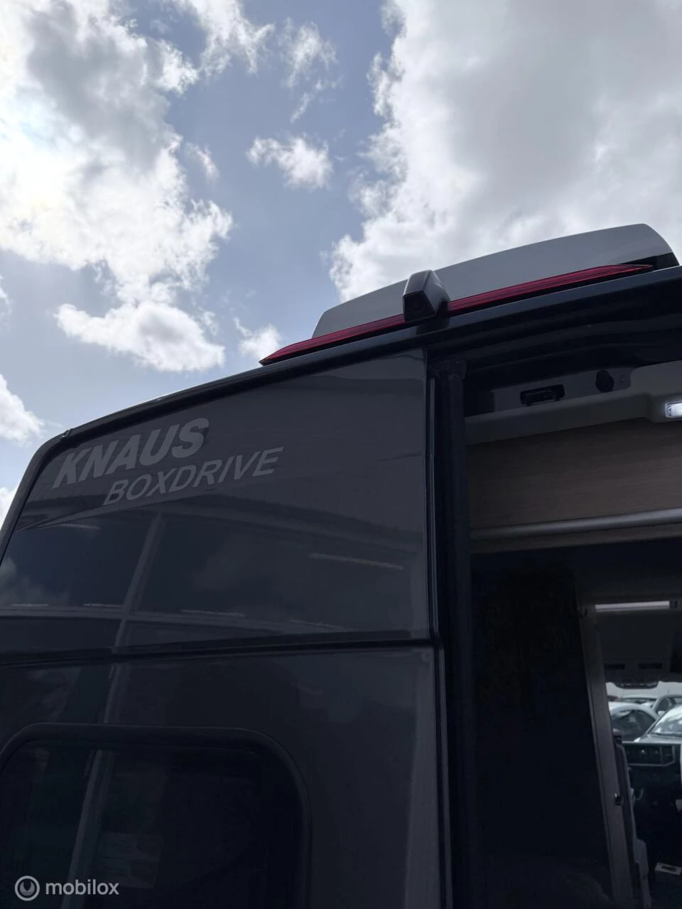 Hoofdafbeelding Knaus TGE 3.180