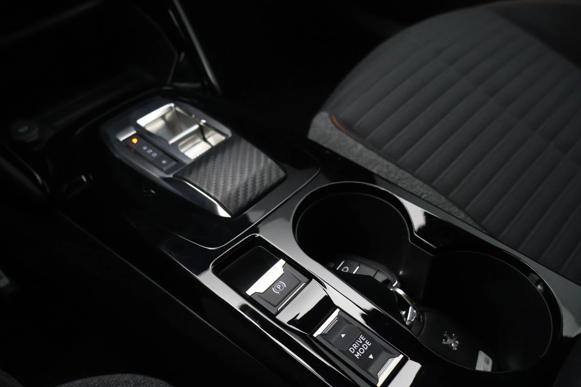 Hoofdafbeelding Peugeot e-2008