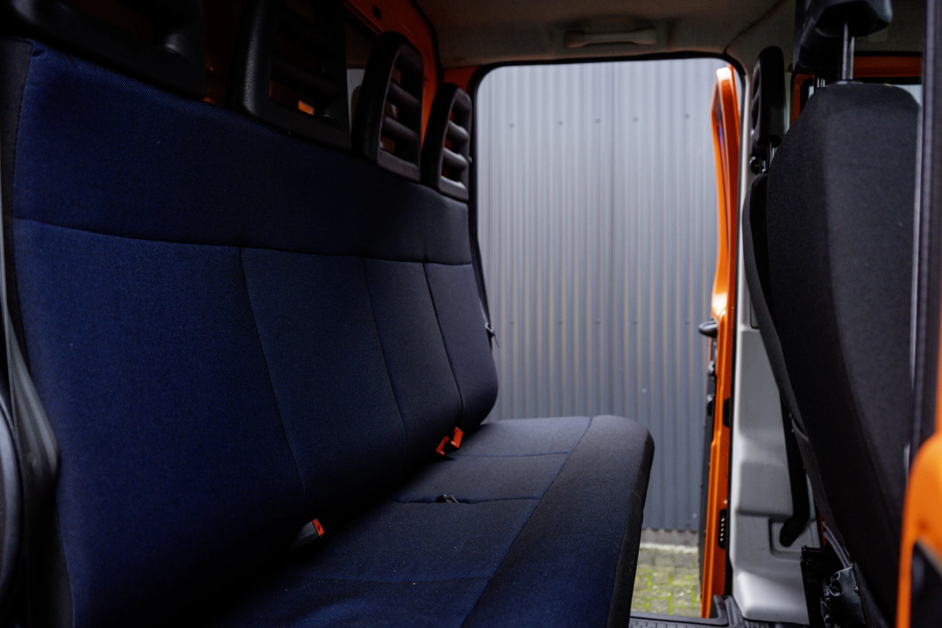 Hoofdafbeelding Iveco 50C18 3.0L | Bakwagen met laadklep | Climatic | Cruise | 180PK | 3.5T Trekgewicht | 2520KG Laadvermogen