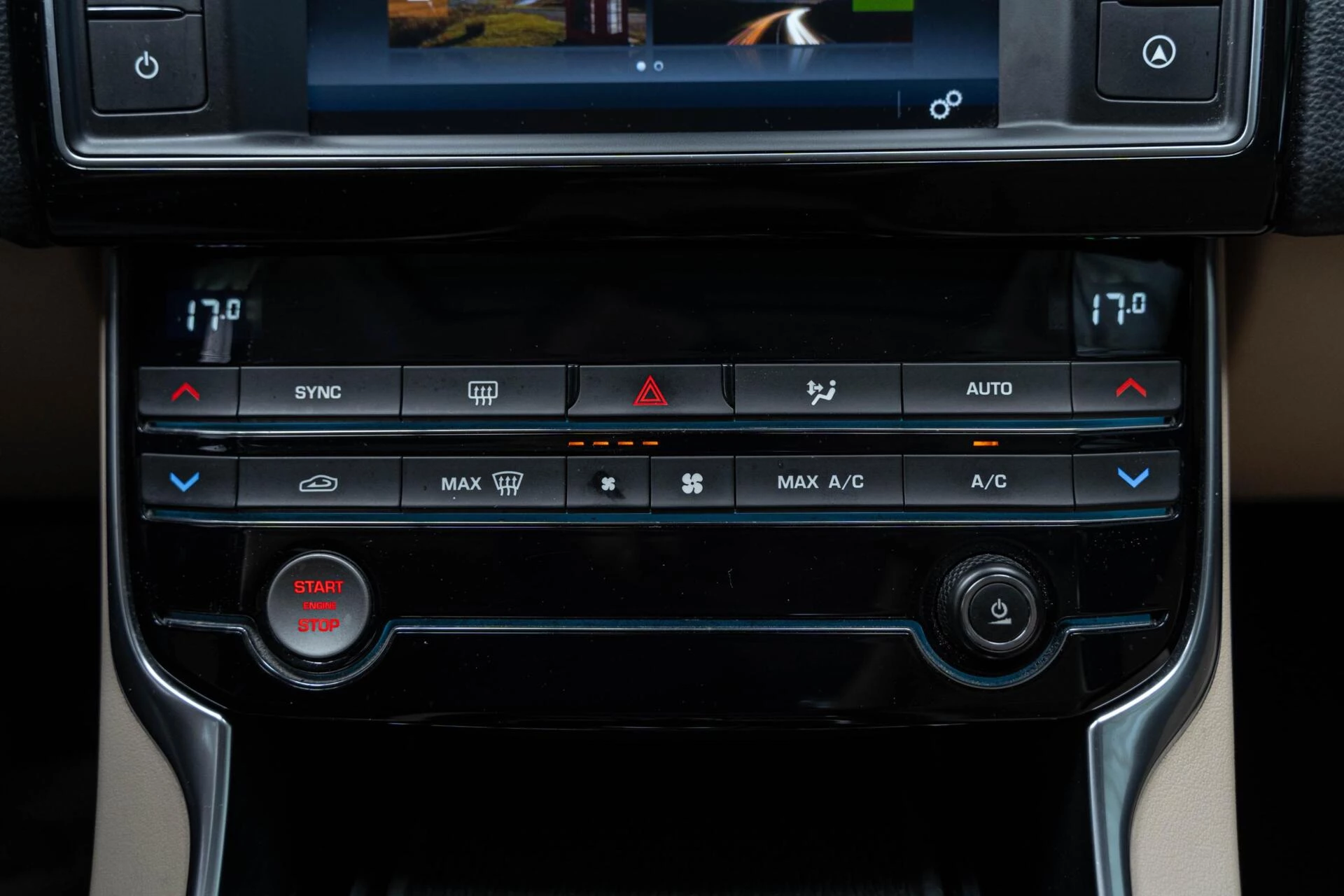 Hoofdafbeelding Jaguar XE