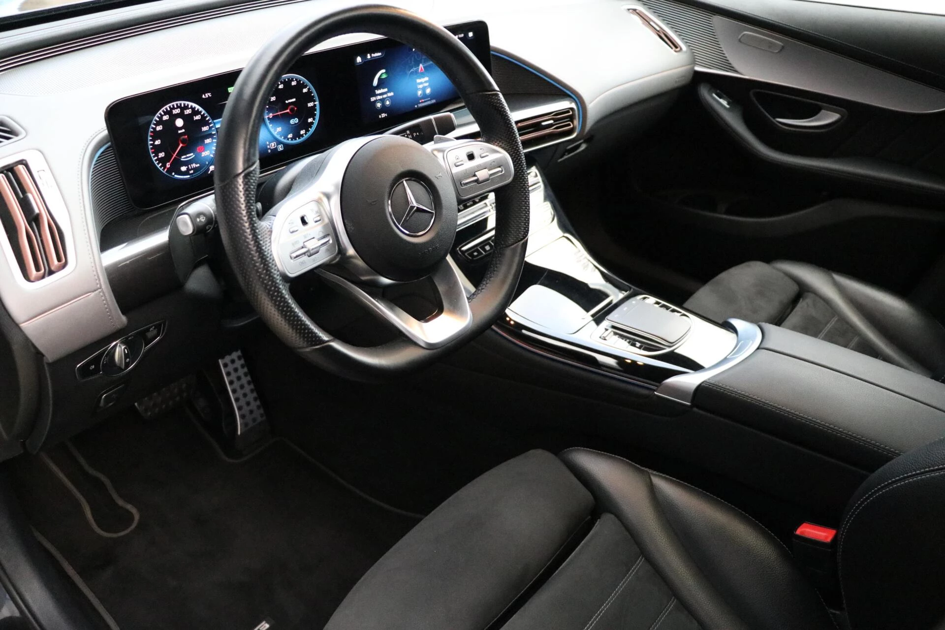 Hoofdafbeelding Mercedes-Benz EQC