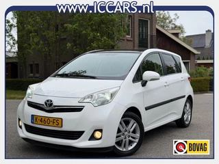 Hoofdafbeelding Toyota Verso-S Toyota Verso-S 1.3 VVT-I DYNAMIC - Pano dak - Navi - Trekh.