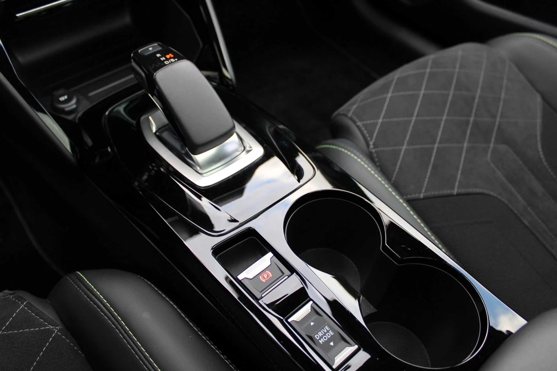 Hoofdafbeelding Peugeot e-208