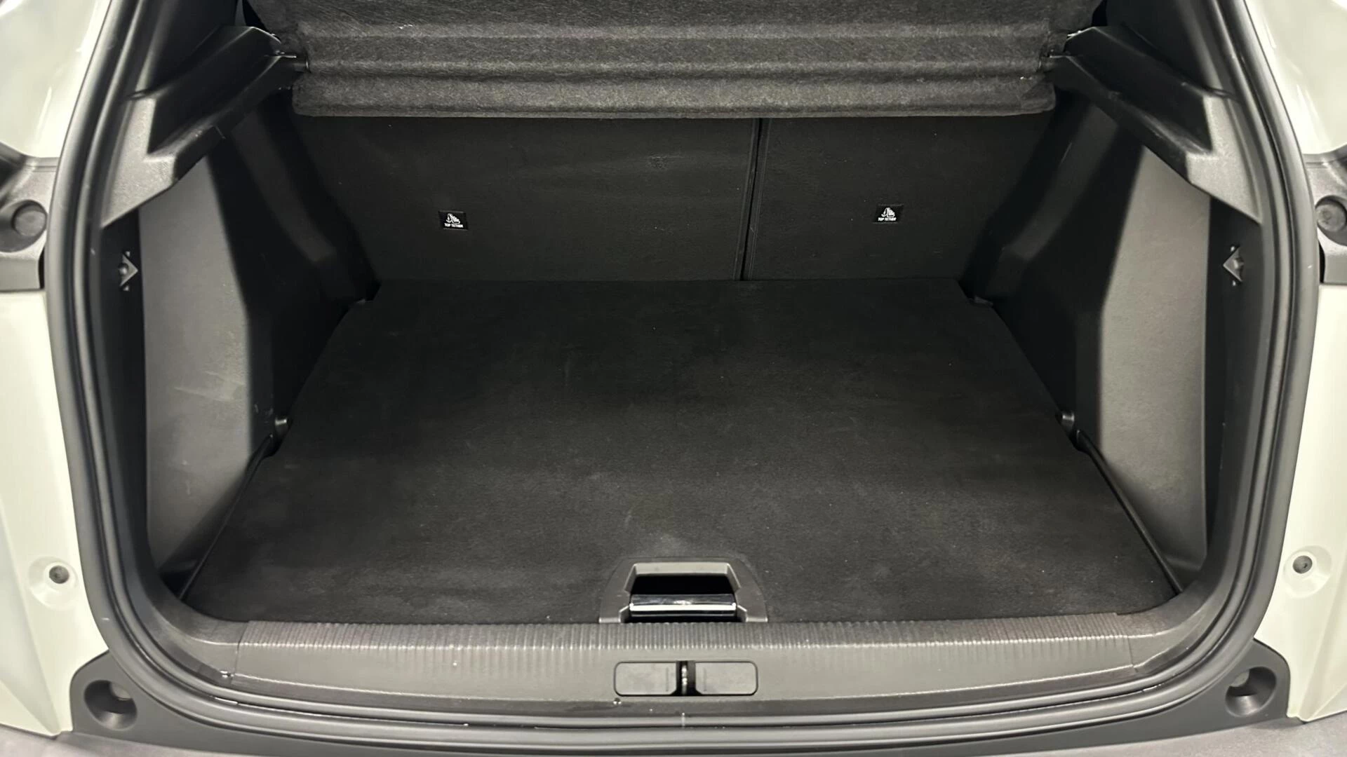 Hoofdafbeelding Peugeot e-2008