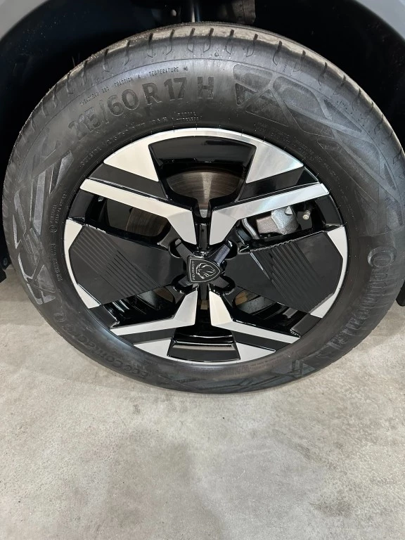 Hoofdafbeelding Peugeot e-2008