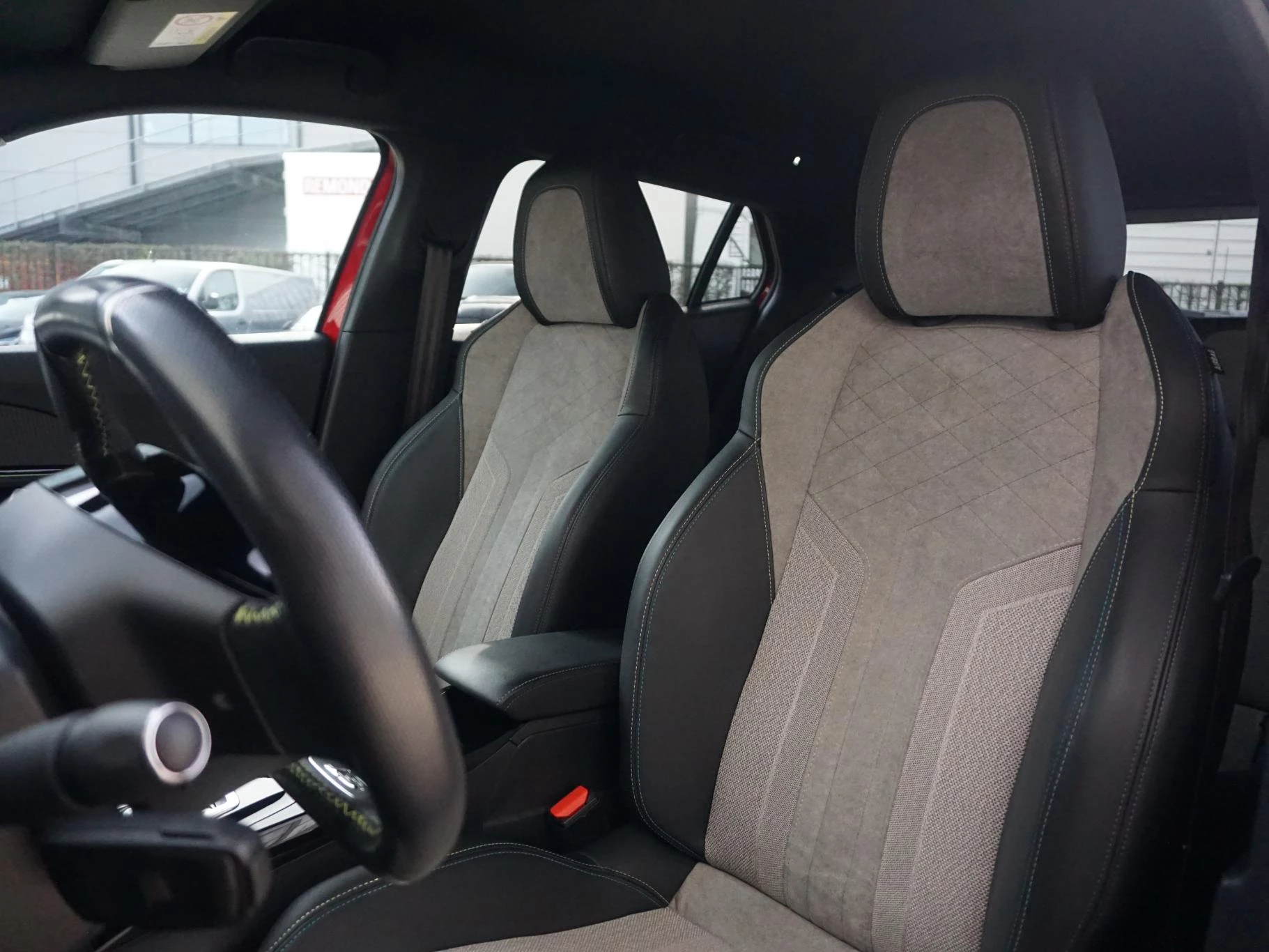 Hoofdafbeelding Peugeot e-2008