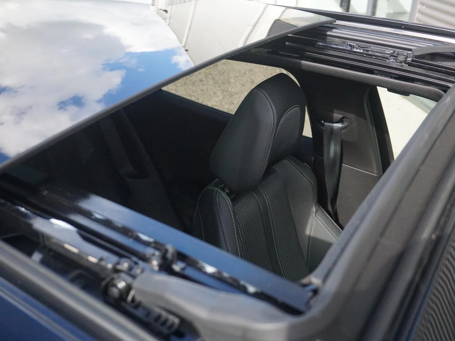 Hoofdafbeelding Peugeot e-2008