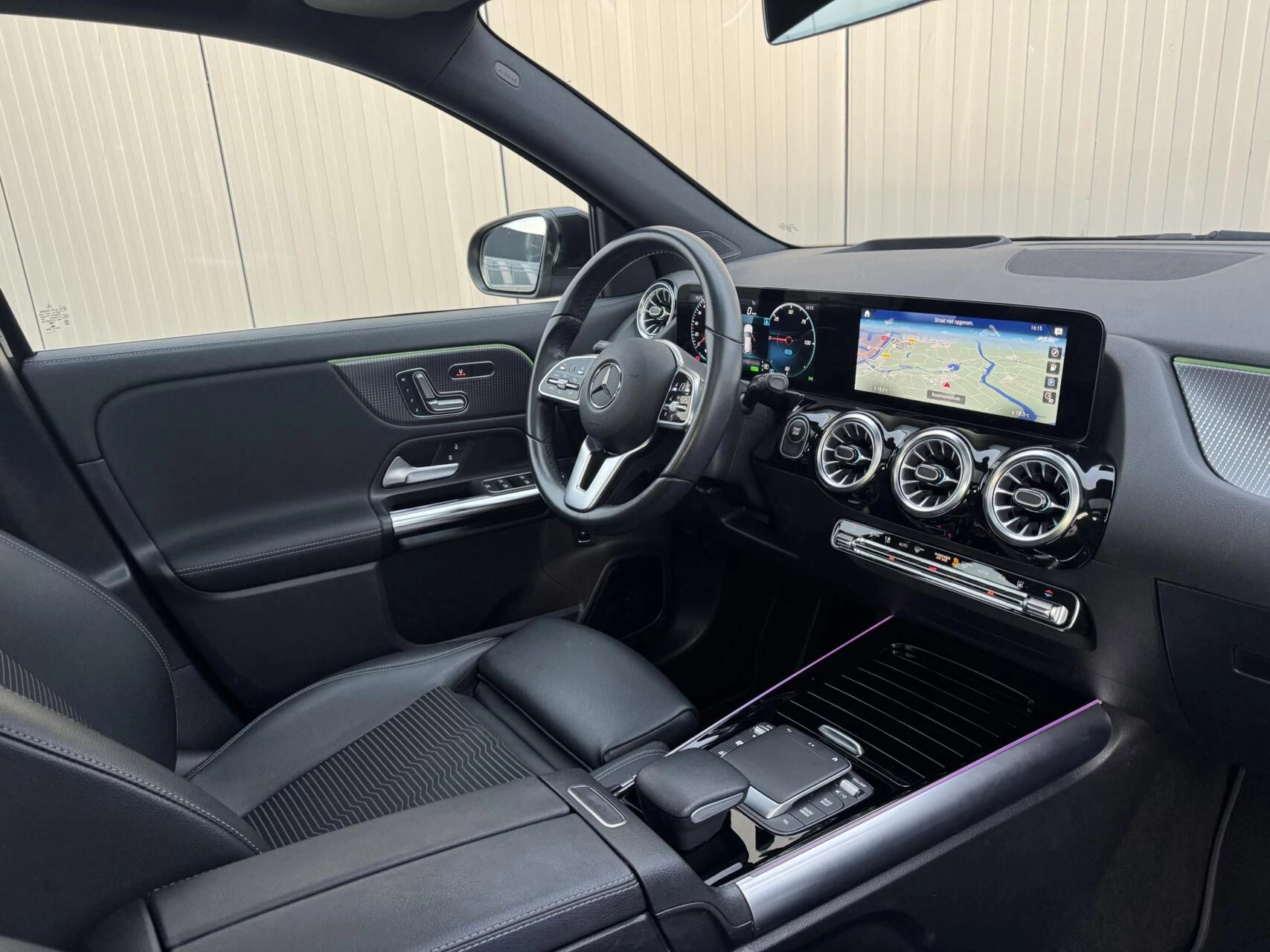 Hoofdafbeelding Mercedes-Benz EQA