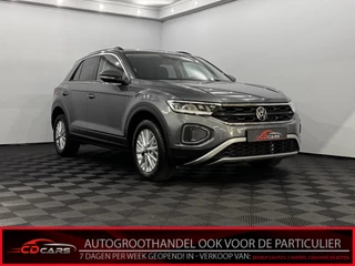 Hoofdafbeelding Volkswagen T-Roc Volkswagen T-Roc 1.0 TSI Life Edition Clima, Parkeersensoren, Apple carplay, Virtual desk, Stoelverwarming, Cruise control, 2 Jaar garantie