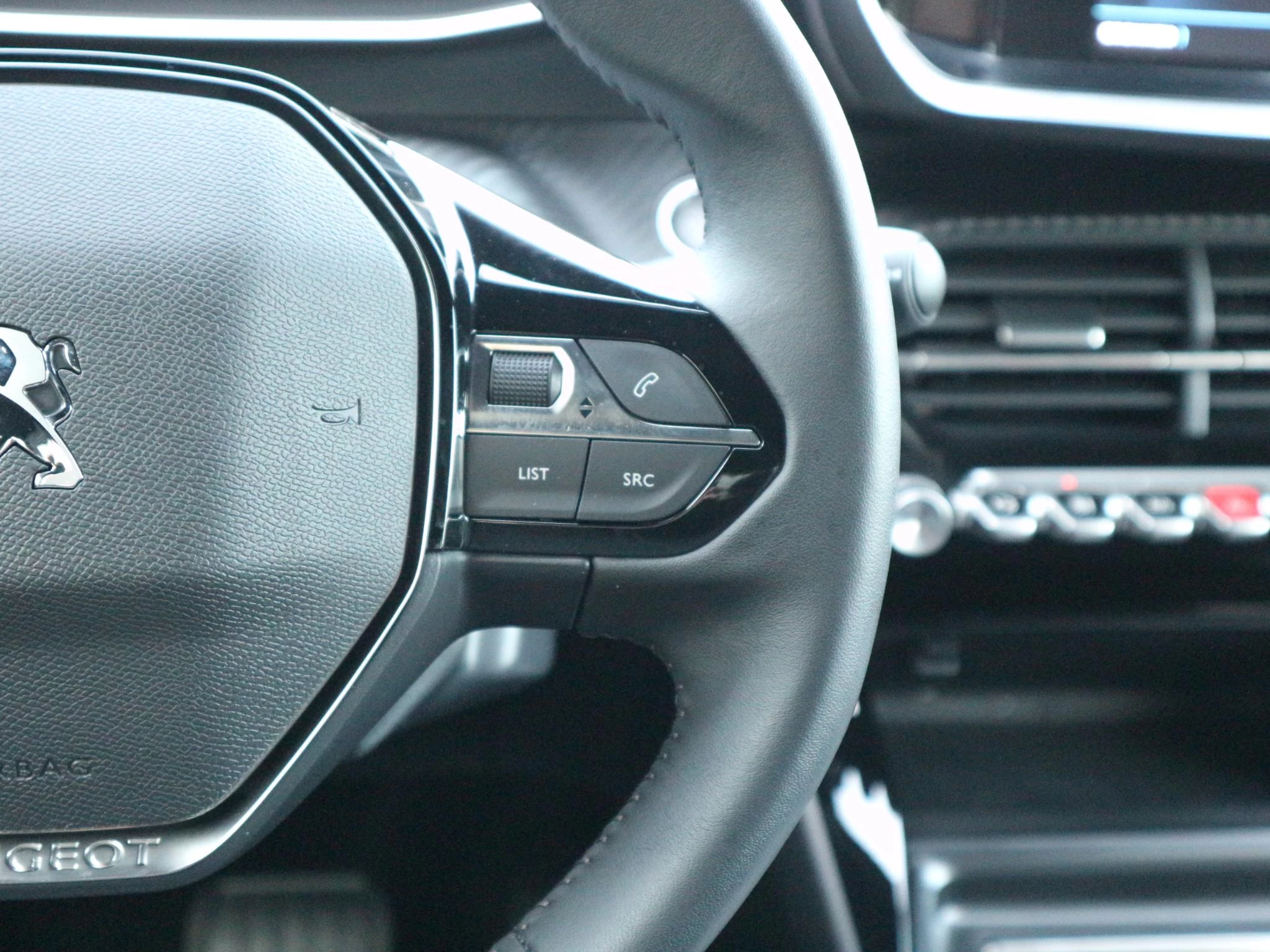 Hoofdafbeelding Peugeot e-2008