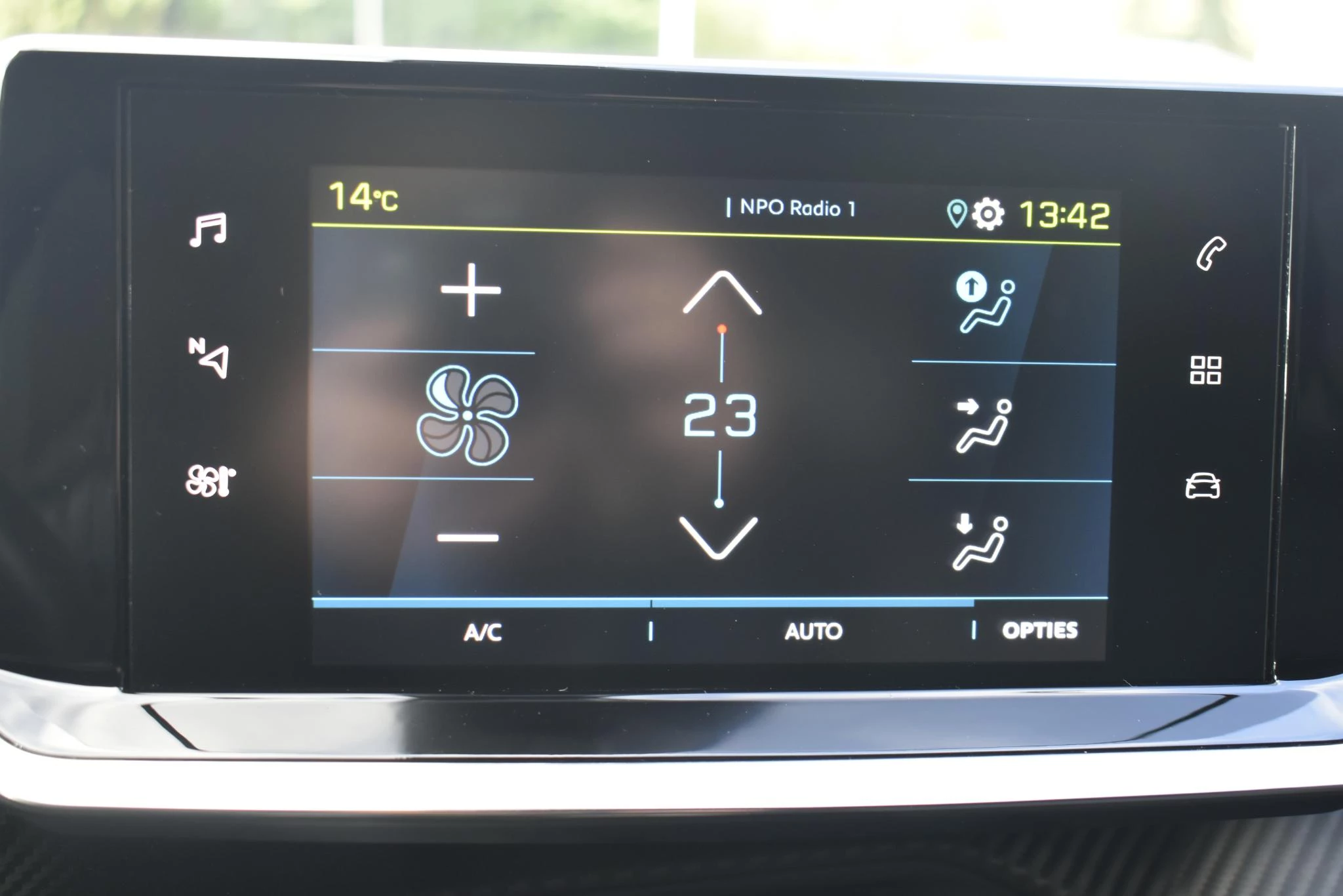 Hoofdafbeelding Peugeot e-2008