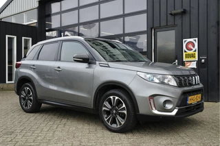 Suzuki Vitara 1.4 Boosterjet Stijl Automaat | Pano | 17'' | Half-Leder | Camera | Stoelverwarming |