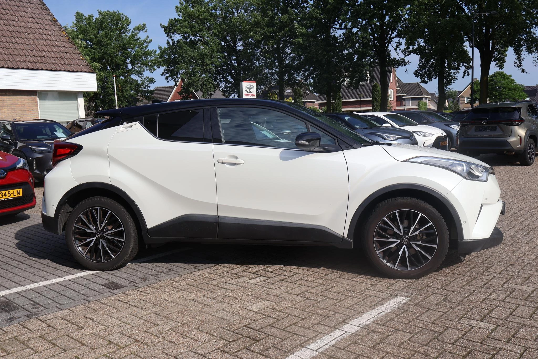 Hoofdafbeelding Toyota C-HR