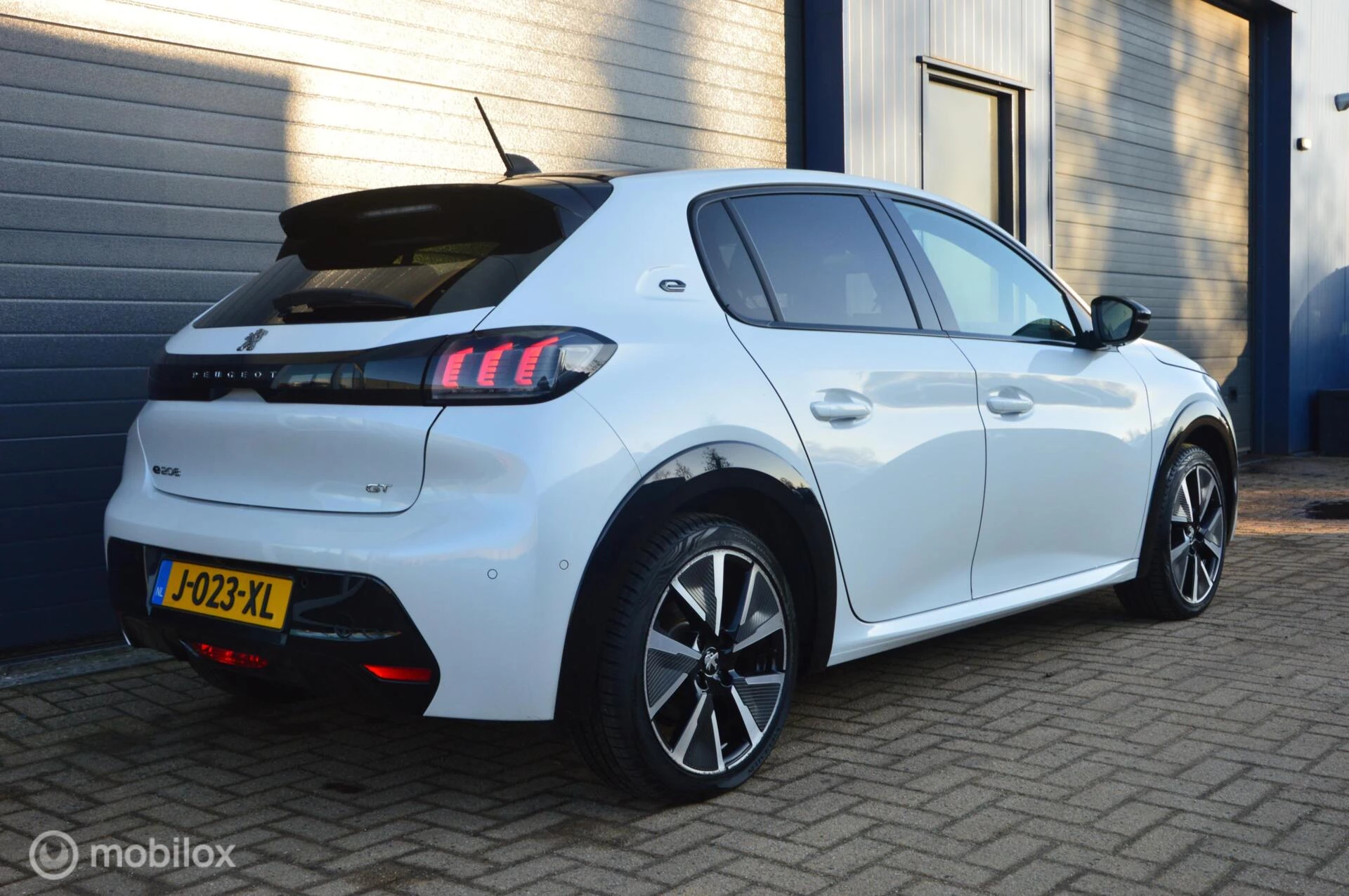 Hoofdafbeelding Peugeot e-208