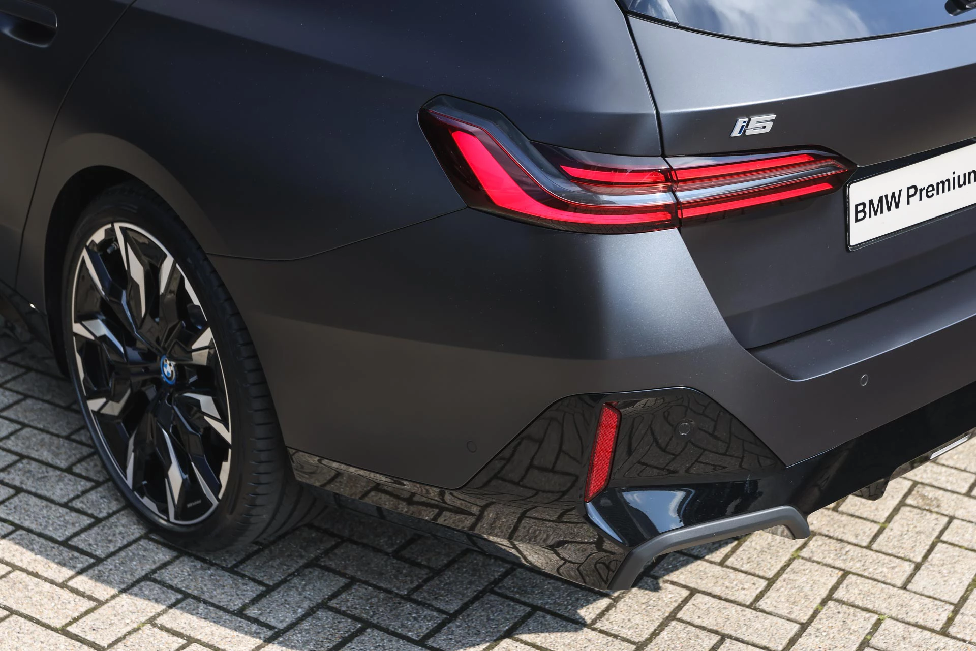 Hoofdafbeelding BMW i5