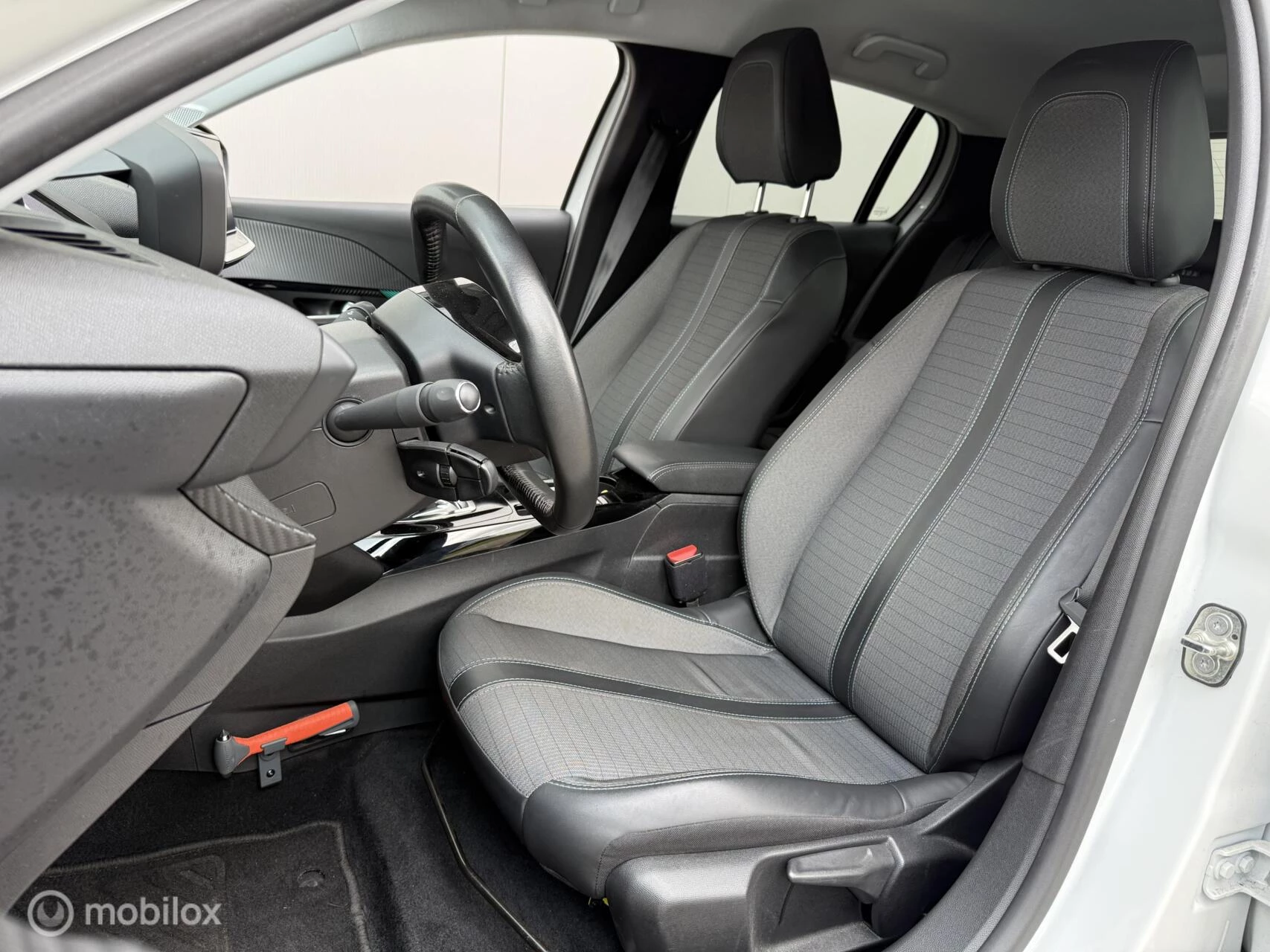 Hoofdafbeelding Peugeot e-208