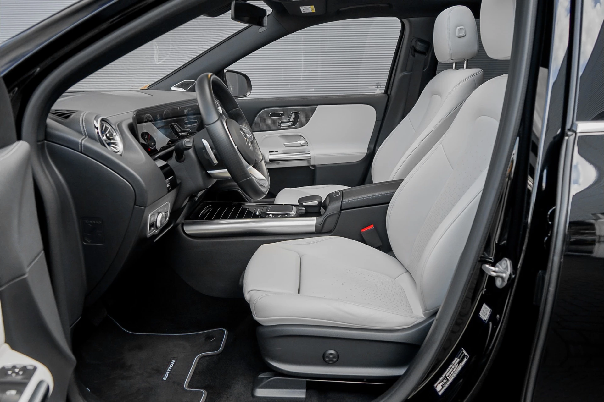 Hoofdafbeelding Mercedes-Benz EQA
