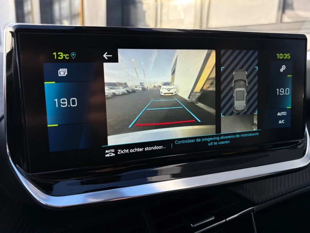 Hoofdafbeelding Peugeot e-2008