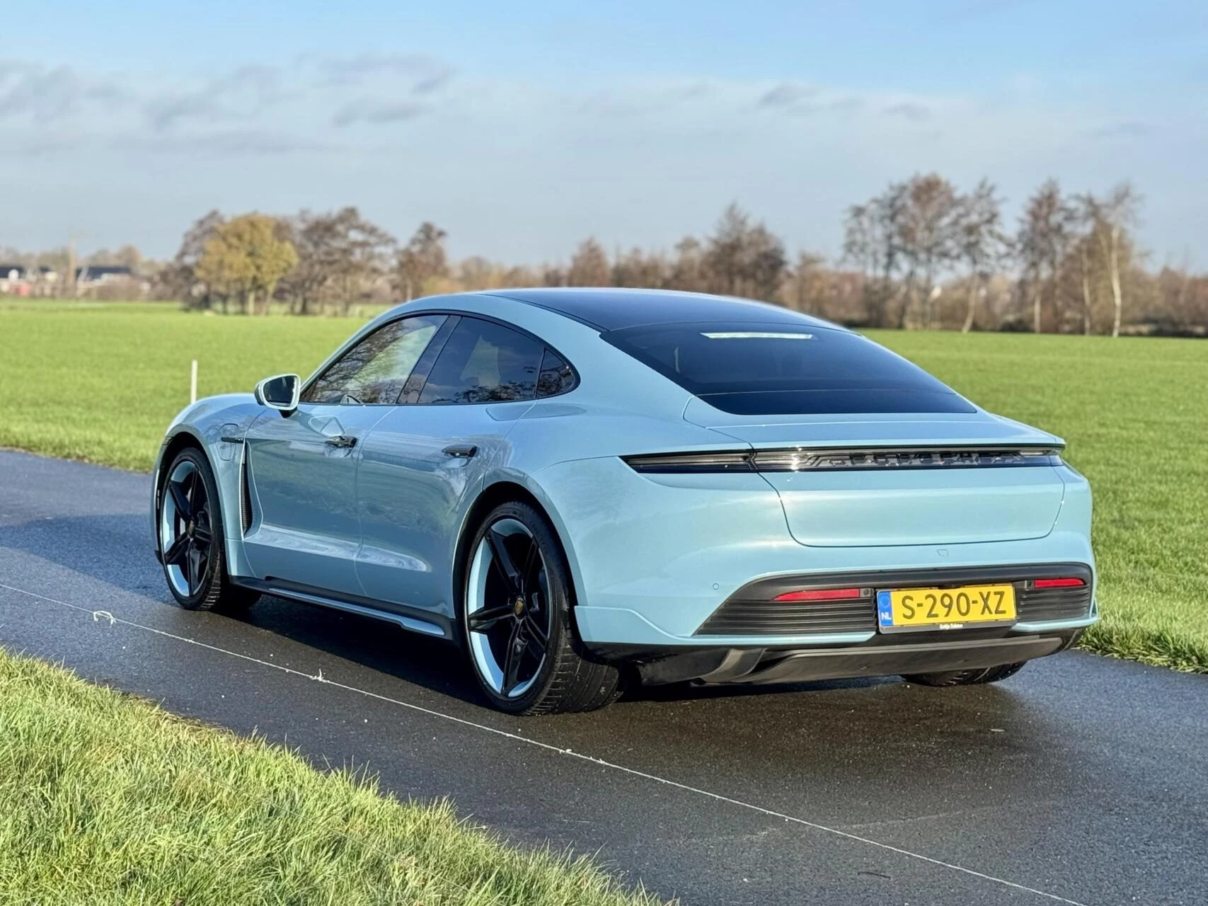 Hoofdafbeelding Porsche Taycan