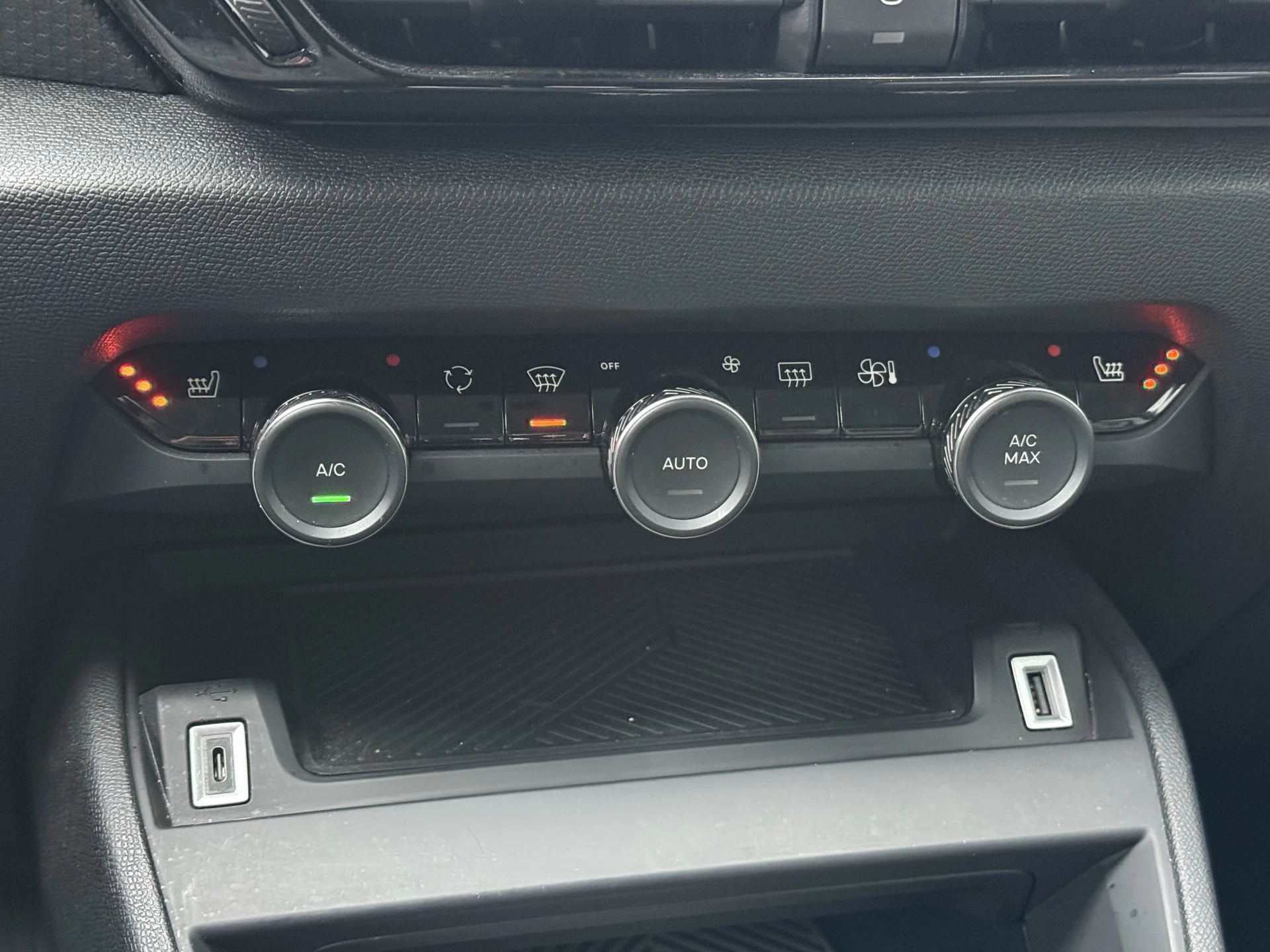 Hoofdafbeelding Citroën ë-C4