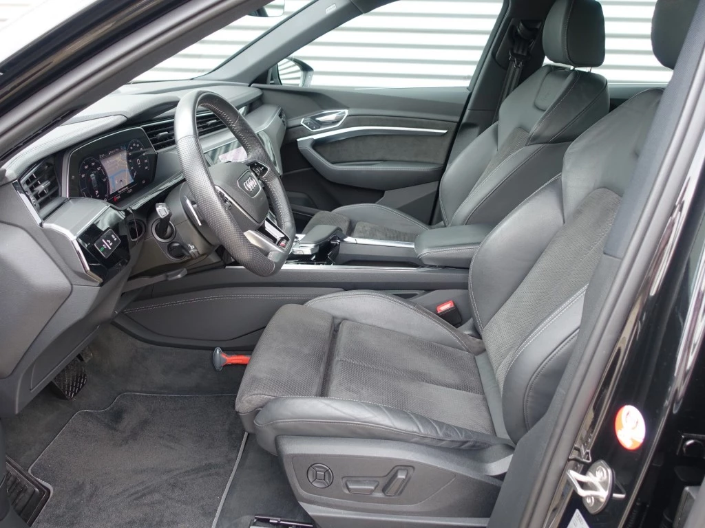 Hoofdafbeelding Audi e-tron