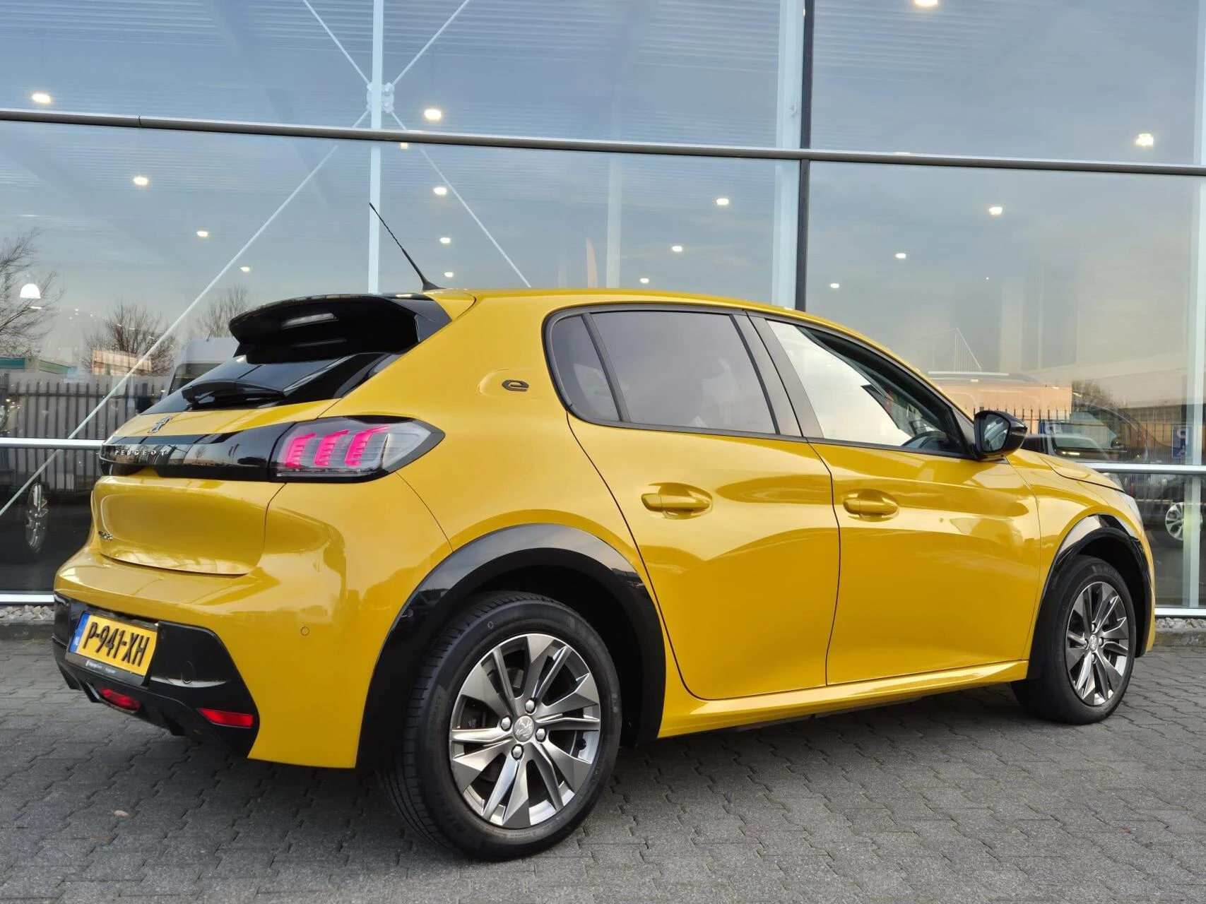 Hoofdafbeelding Peugeot e-208