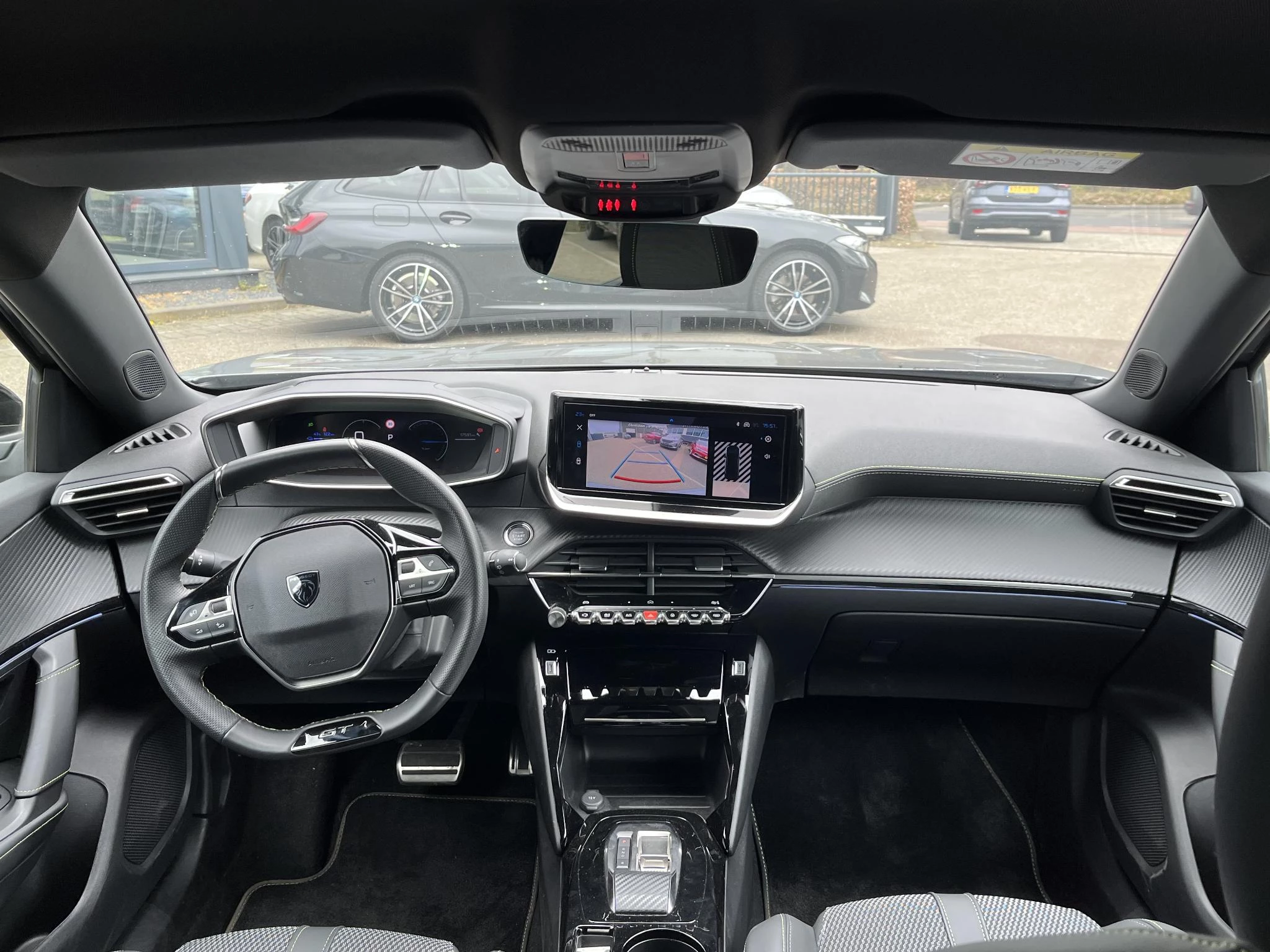 Hoofdafbeelding Peugeot e-2008