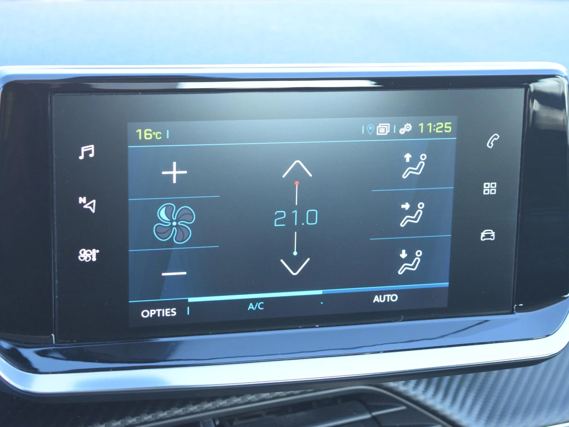 Hoofdafbeelding Peugeot e-2008