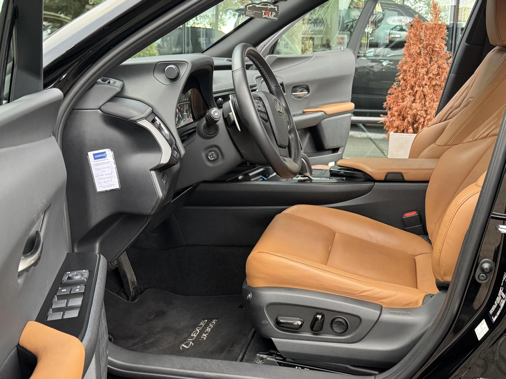 Hoofdafbeelding Lexus UX