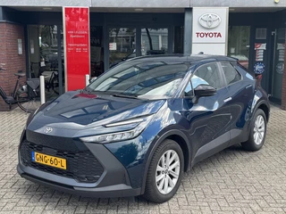 Toyota C-HR Hybrid 140 4S-BANDEN CAMERA APPLE/ANDROID BLIND-SPOT AD-CRUISE 17'' LM-VELGEN NL-AUTO CLIMA BLUETOOTH
