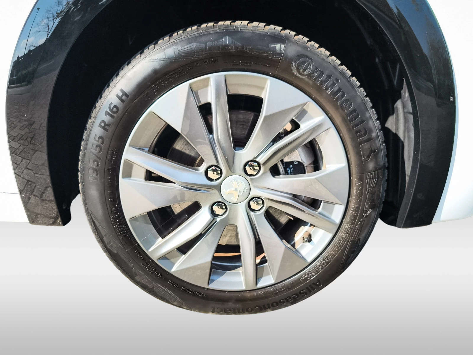 Hoofdafbeelding Peugeot e-208