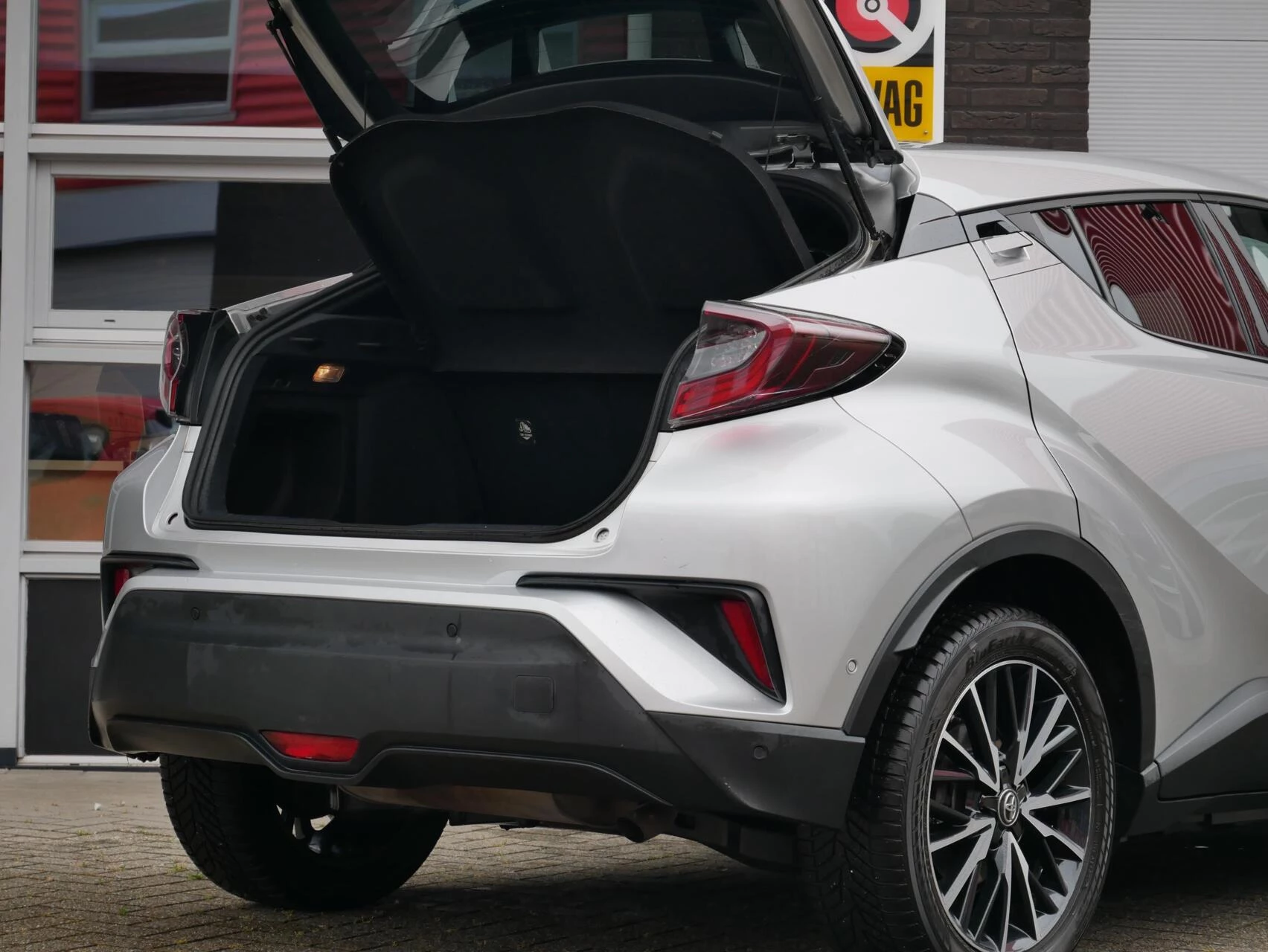 Hoofdafbeelding Toyota C-HR