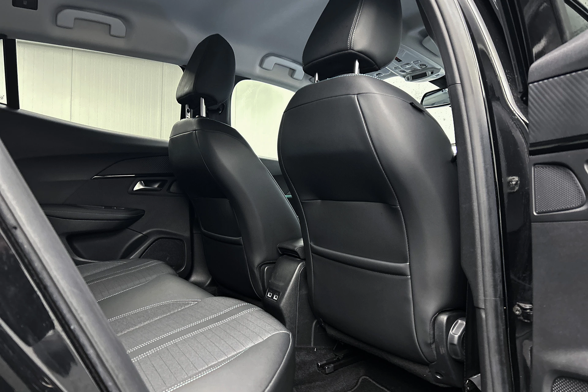 Hoofdafbeelding Peugeot e-2008