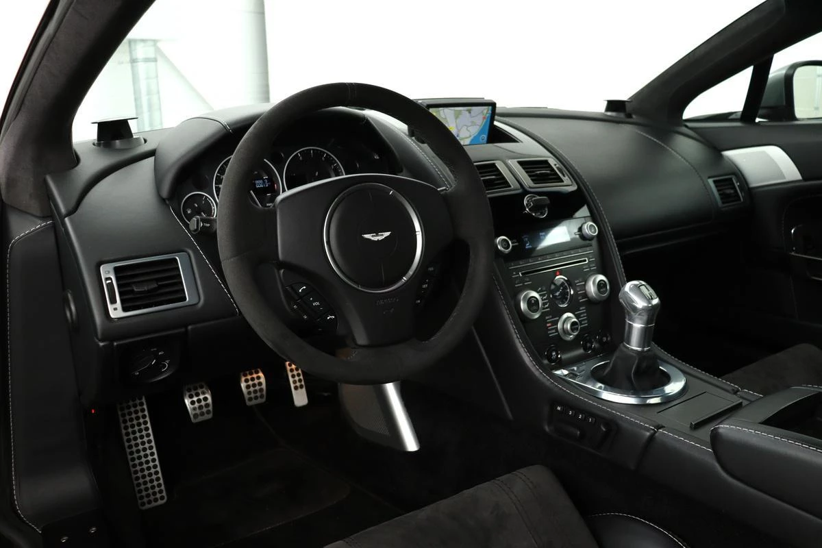 Hoofdafbeelding Aston Martin V12 Vantage