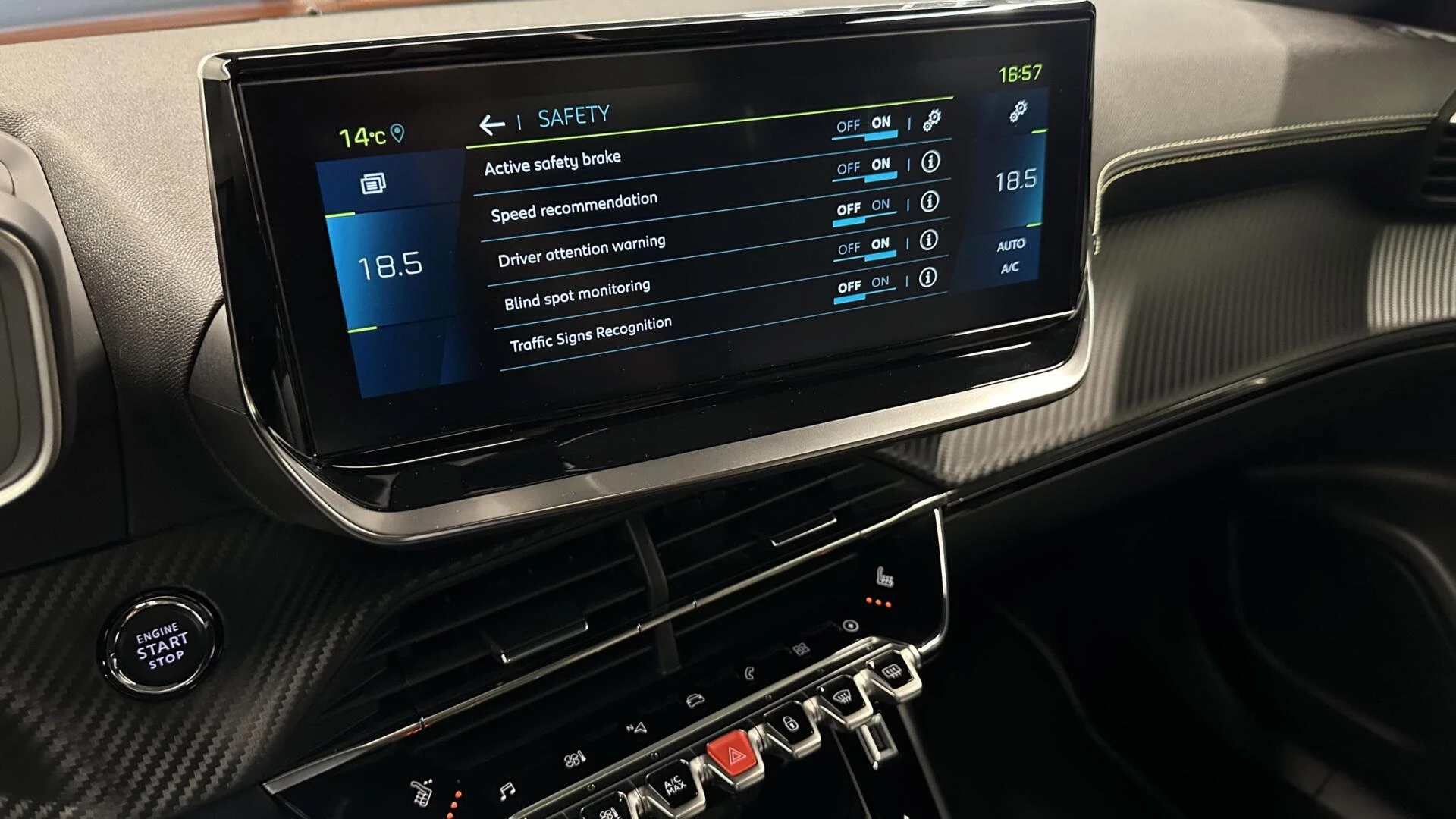 Hoofdafbeelding Peugeot e-2008