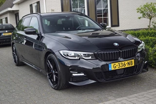 BMW 3 Serie 330I M pakket (258pk) NL Auto Leer/Trekhaak/HIFI/LED/19inch