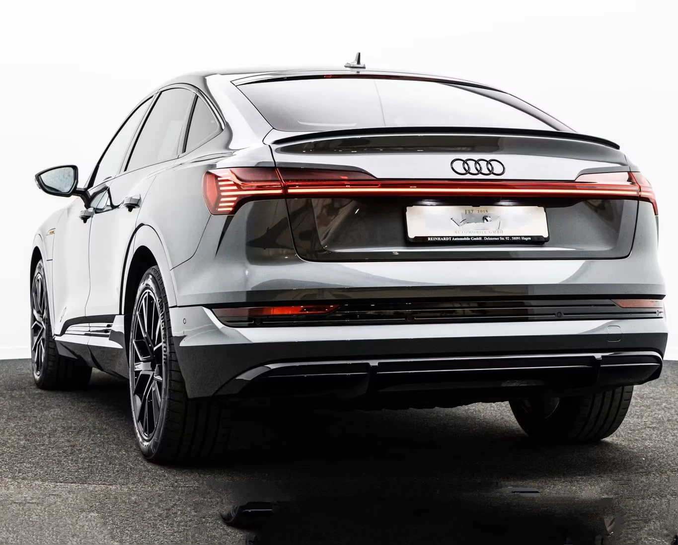 Hoofdafbeelding Audi e-tron